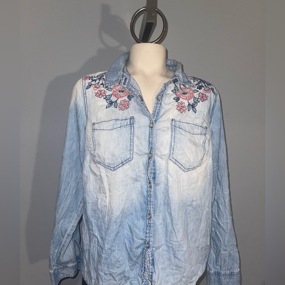 Embroidered Denim Button-Up Shirt Vintage America Blues size M